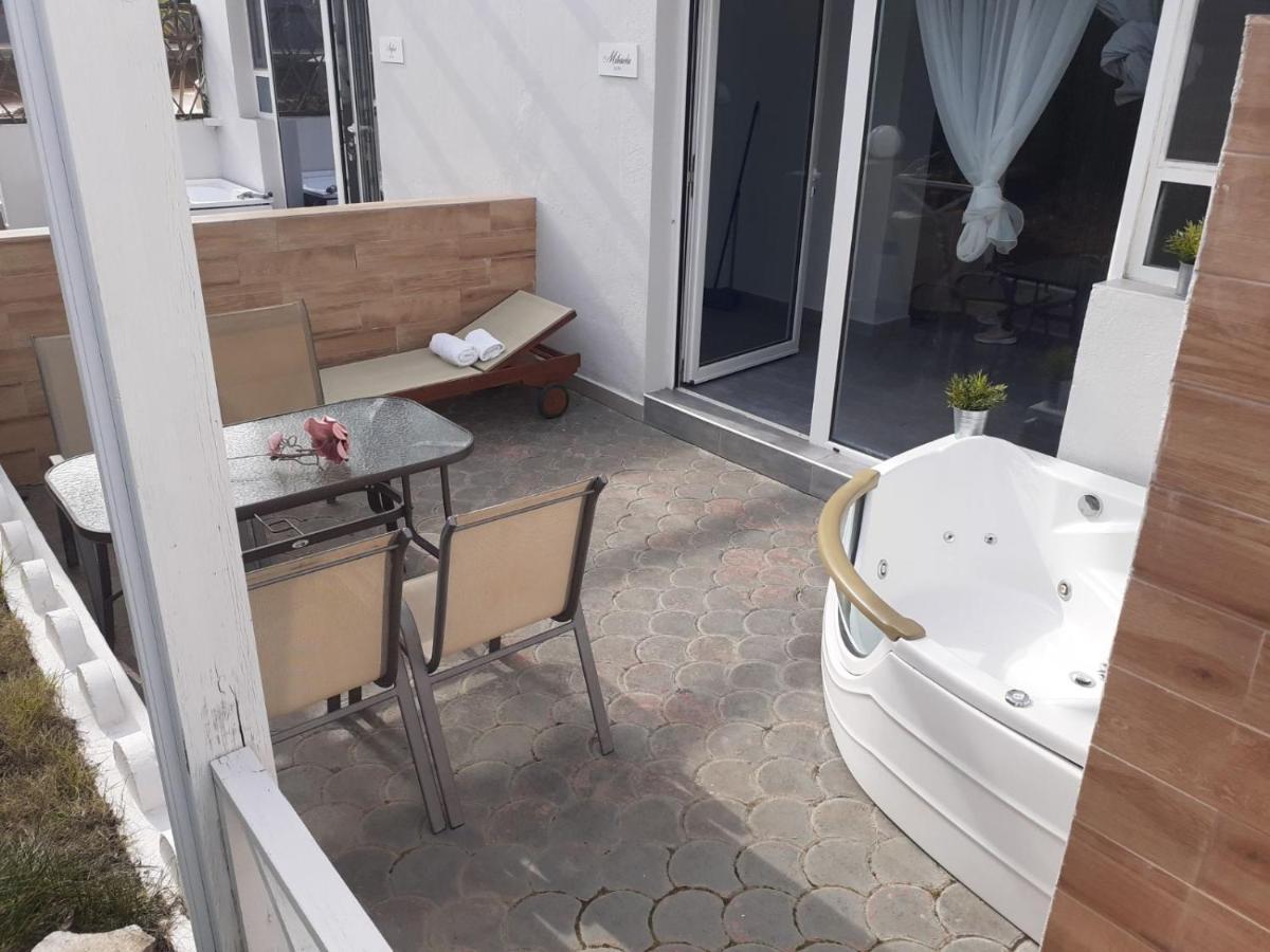 Kapahi Seaview Hotel Apartments 波托什 外观 照片